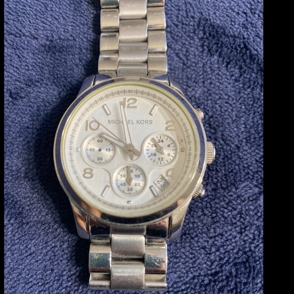 Michael Kors Silver watch - Picture 2 of 6